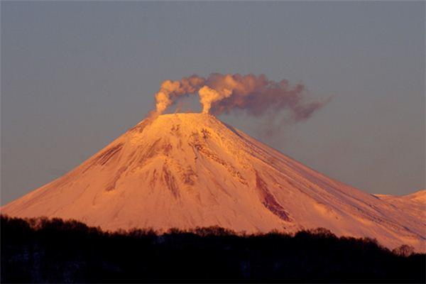 梦见火山喷发_周公解梦梦到火山喷发是什么意思_做梦梦见火山喷发好不